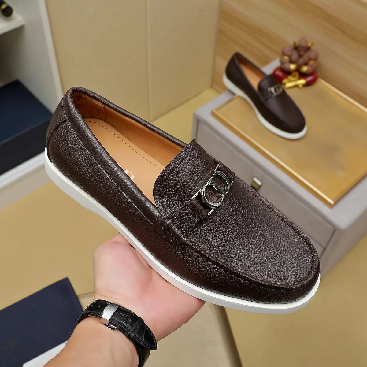 Men's clothing and shoes 💰460 💰🔥[Dior] High-end top-notch 🔝 purchasing agent 🔍🔍The latest 🇺🇸 counters are on sale simultaneously, original Italian brand · brand totem cloth sewn with brand cloth label · paired with calfskin · (high-end, nobility and class) exquisite workmanship (cow Leather lining) Sole: Original two-color sole ⚠️outsole specially provided by the original factory. Comfortable, wear-resistant, non-slip, real-life photoshoot🎬The real thing is more beautiful🔍Color: Color optional💕💕Number of yards: 39-44 (customized at 38.45.46)...